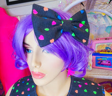 Load image into Gallery viewer, 80&#39;s neon heart spank kei hair bow