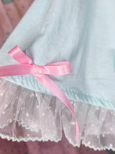 Load image into Gallery viewer, Mint green geese boxy top, 90s ruffle teddy bear shirt size Medium