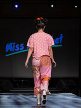 Load image into Gallery viewer, Mall food court patchwork pants, memphis print, pizza pretzel french fries, size Medium