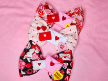 Load image into Gallery viewer, Valentine's day frosted pink cookie hair bow, lovecore galentine gift, heart envelope