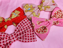 Load image into Gallery viewer, various Valentine&#39;s Day lovecore hair bows in pink and red
